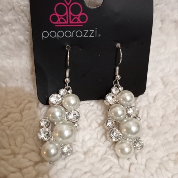 Fond of baubles Earrings NWT - Picture 2 of 3